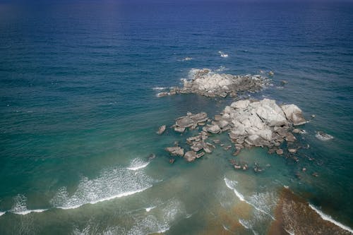 Gratis Costa Rocosa Y Playa Foto de stock