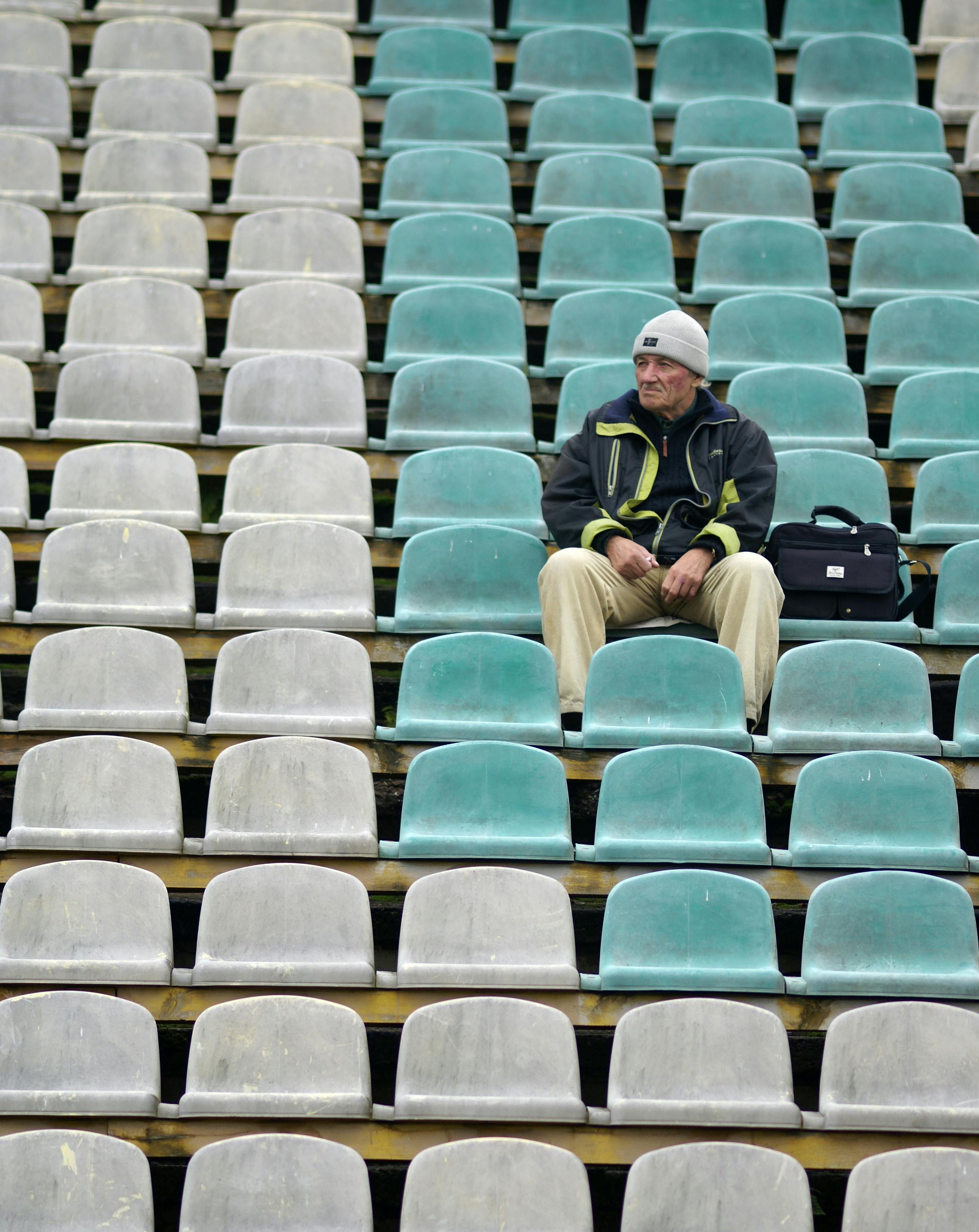 Sitting On The Bench Team Photos, Download The BEST Free Sitting On The