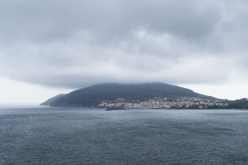 Бесплатное стоковое фото с берег, море, пасмурный