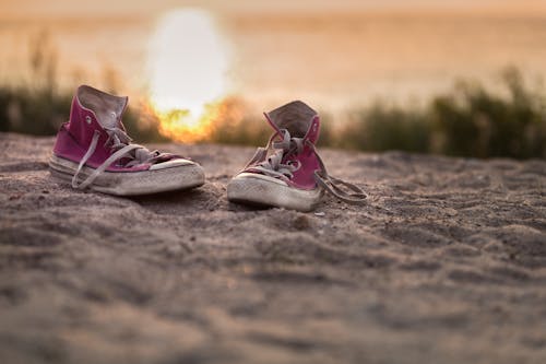 Foto profissional grátis de areia, calçados, chão