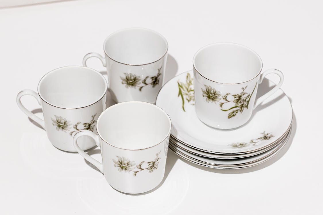 Elegant set of four cups and saucers