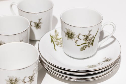 Elegant set of four cups and saucers