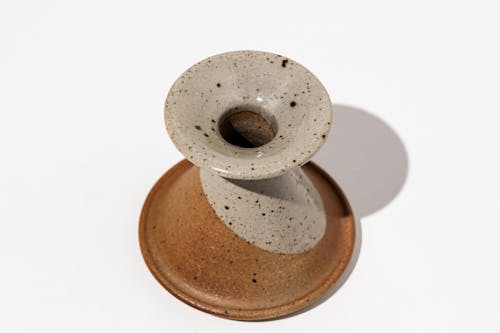 Ceramic candle holder with brown and gray details