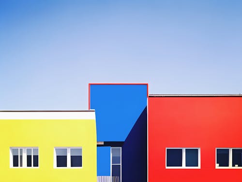Бесплатное стоковое фото с голубое небо, городской, жилые здания