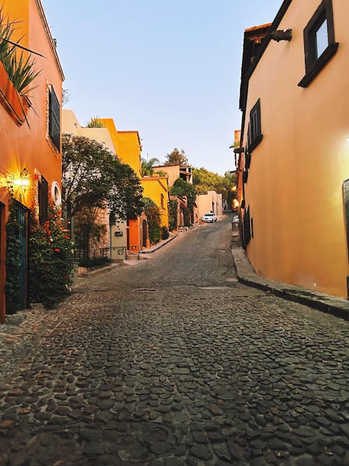 Kostenloses Stock Foto zu eng, gasse, stadtstraßen