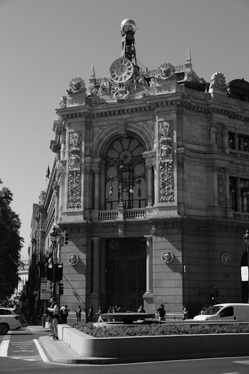 Безкоштовне стокове фото на тему «банк іспанії, вертикальні постріл, Вулиця»