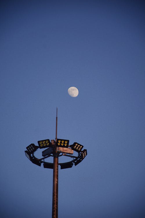 Fotos de stock gratuitas de asta, cielo limpio, Luna