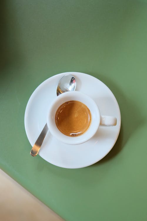 bir fincan kahve, dikey atış, espresso içeren Ücretsiz stok fotoğraf