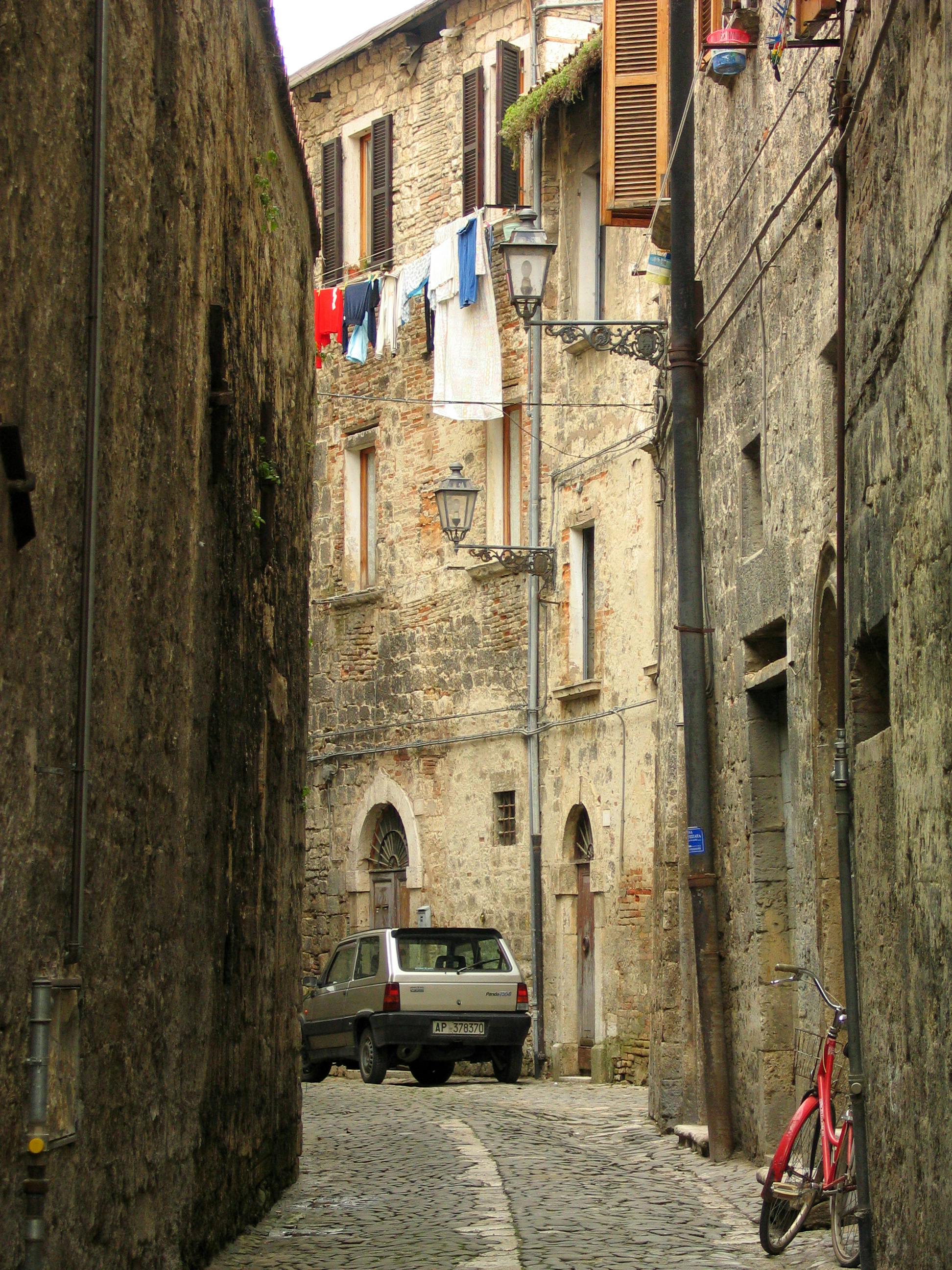 a narrow alleyway