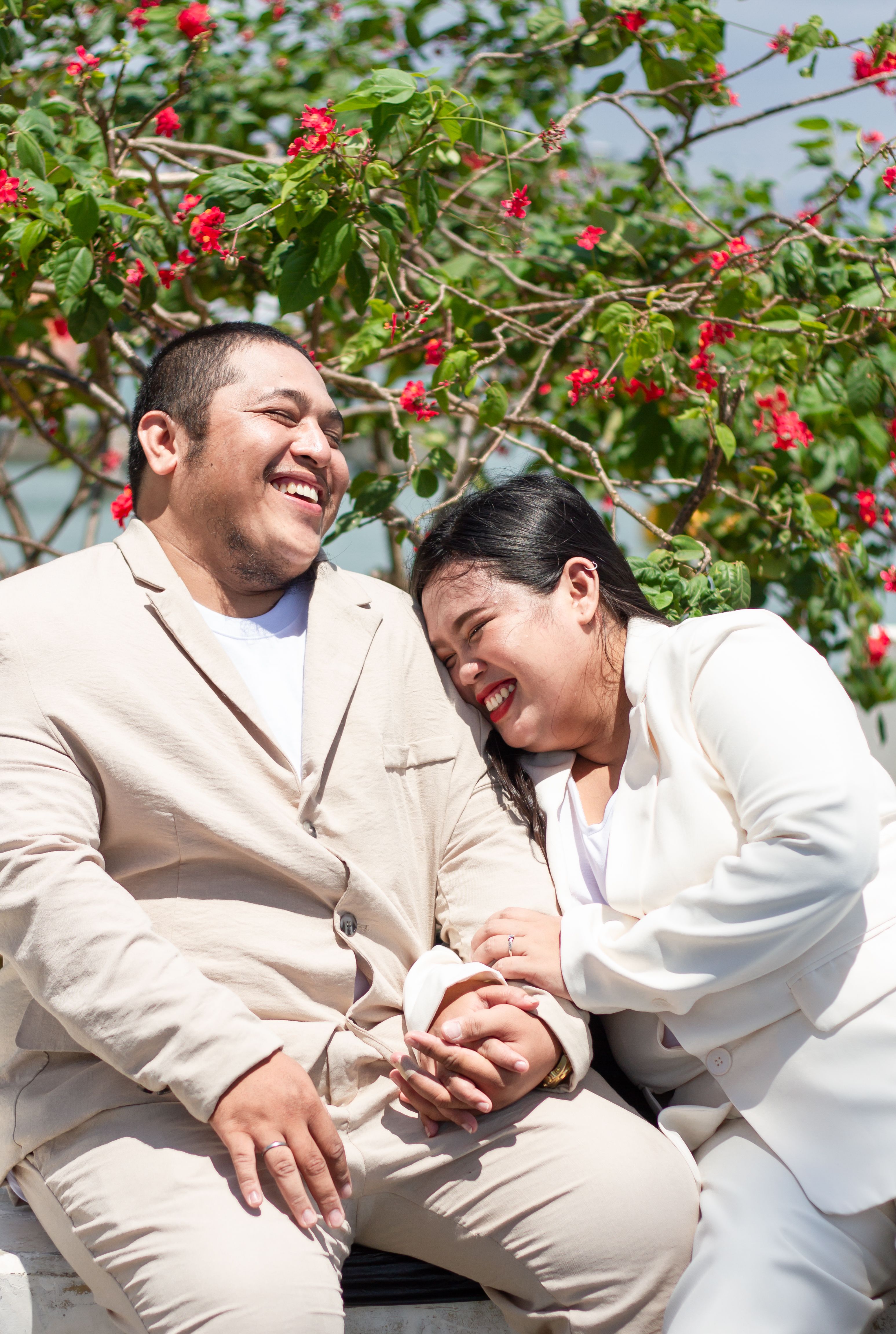 Online dating: starting a conversation on a niche platform