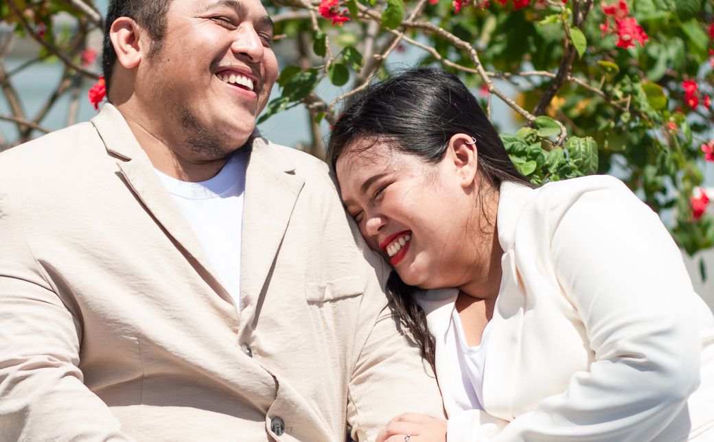 Online dating: starting a conversation on a niche platform