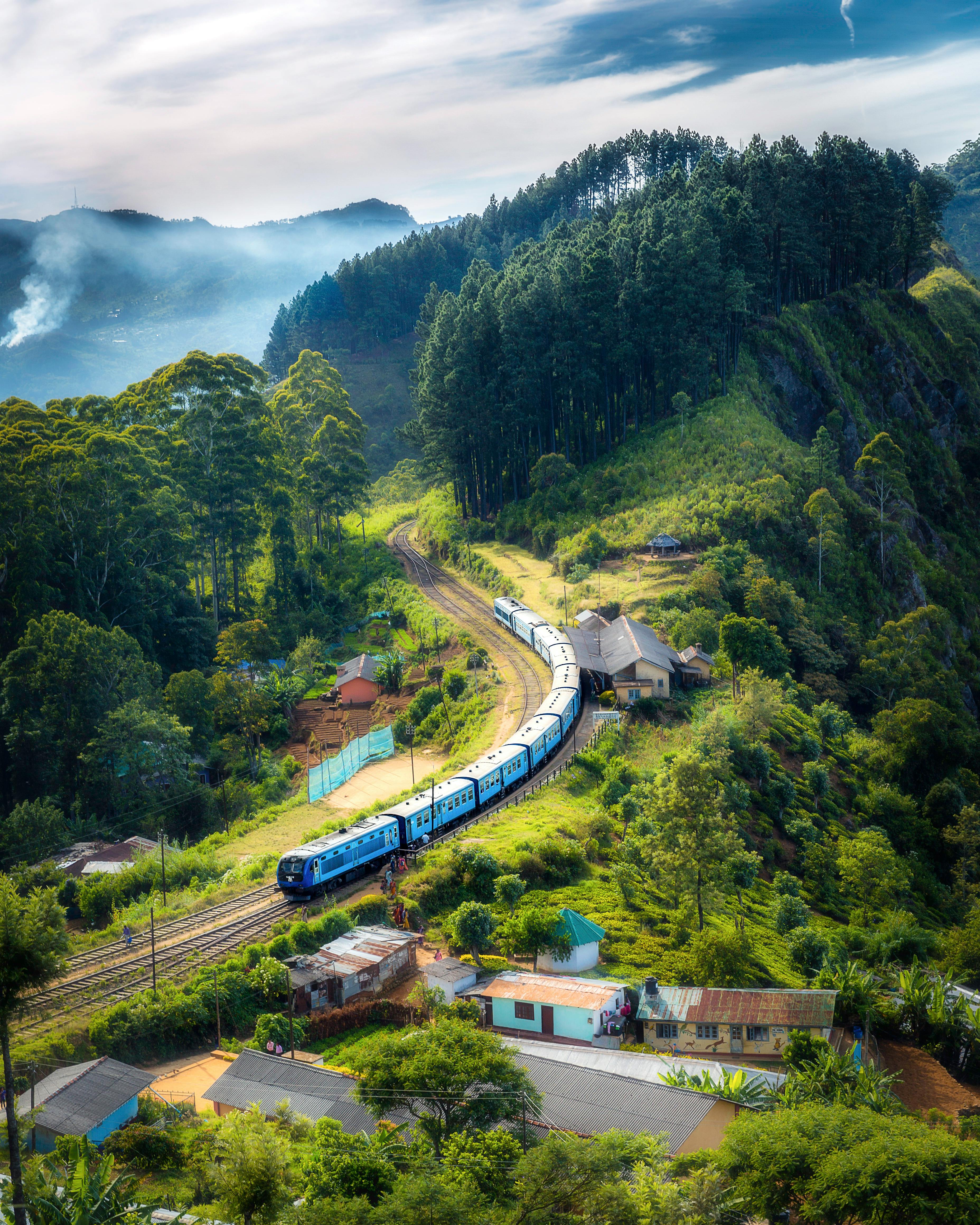 A railway on mountain | Photo: Pexels
