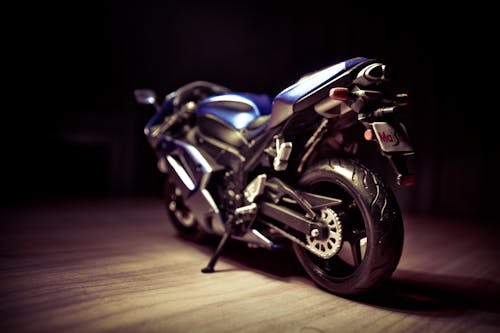 черно синий спортивный мотоцикл