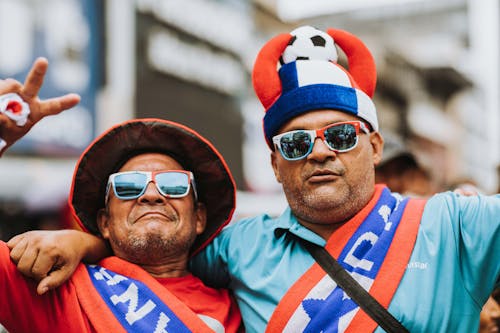 Fotobanka s bezplatnými fotkami na tému denné svetlo, dospelí, futbal