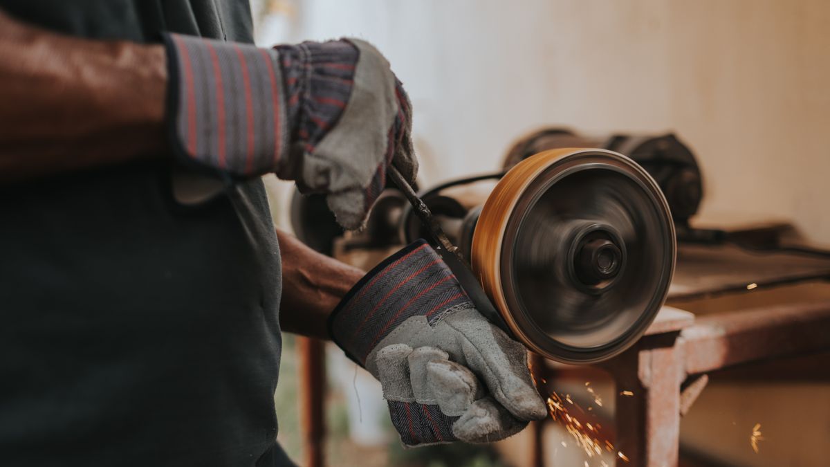 Herramienta eléctrica de potencia en un taller