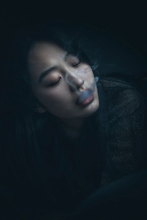 Immagine gratuita di donna, faccia, fumare