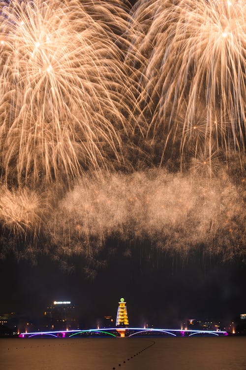 Darmowe zdjęcie z galerii z festiwal, iskrzący, noc