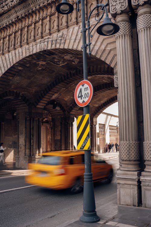 Kostenloses Stock Foto zu auto, fahrzeug, rückansicht