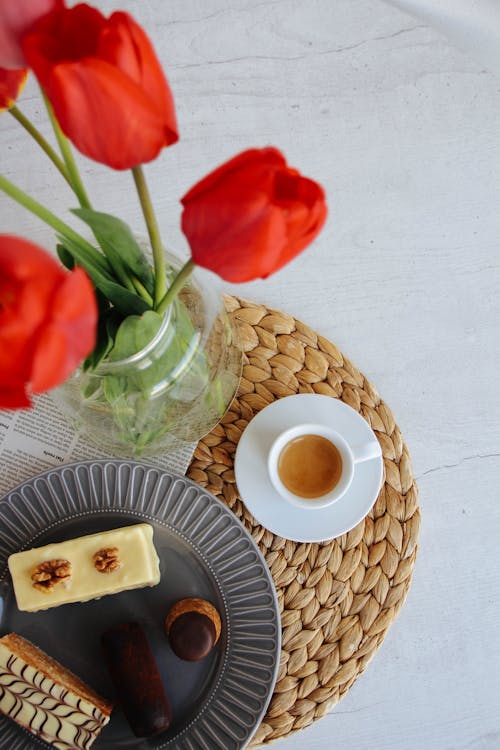 Tulips, Tea and Cakes