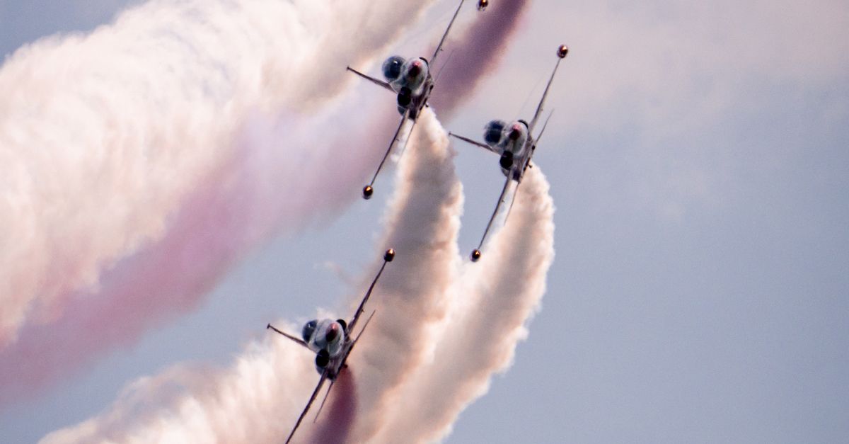 Using Airplanes Airplanes Flying in Formation on Airshow · Free Stock Photo