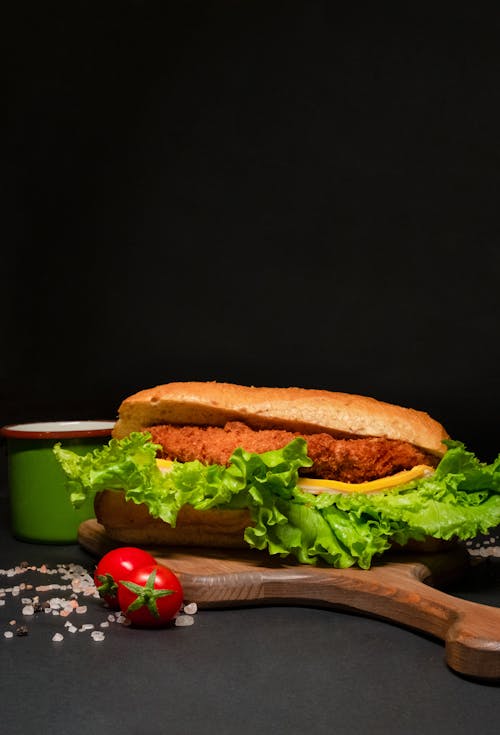 Foto d'estoc gratuïta de enciam, fons negre, fotografia d'aliments