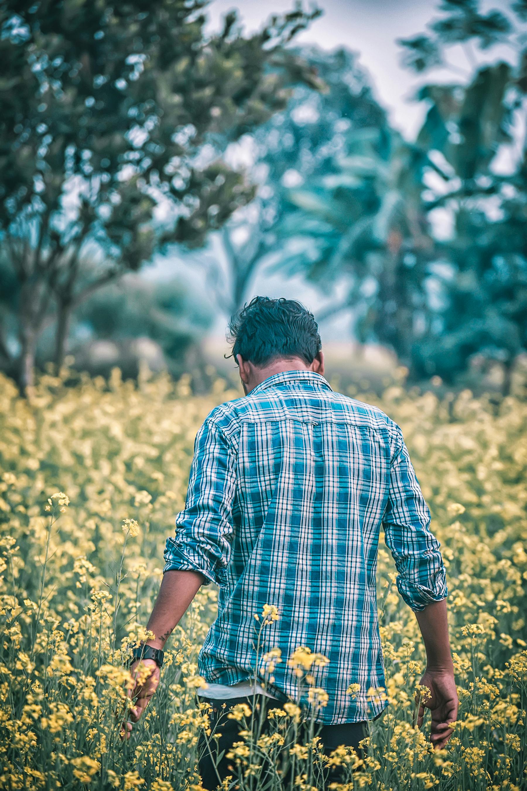 Sad boy back hi-res stock photography and images - Page 5 - Alamy