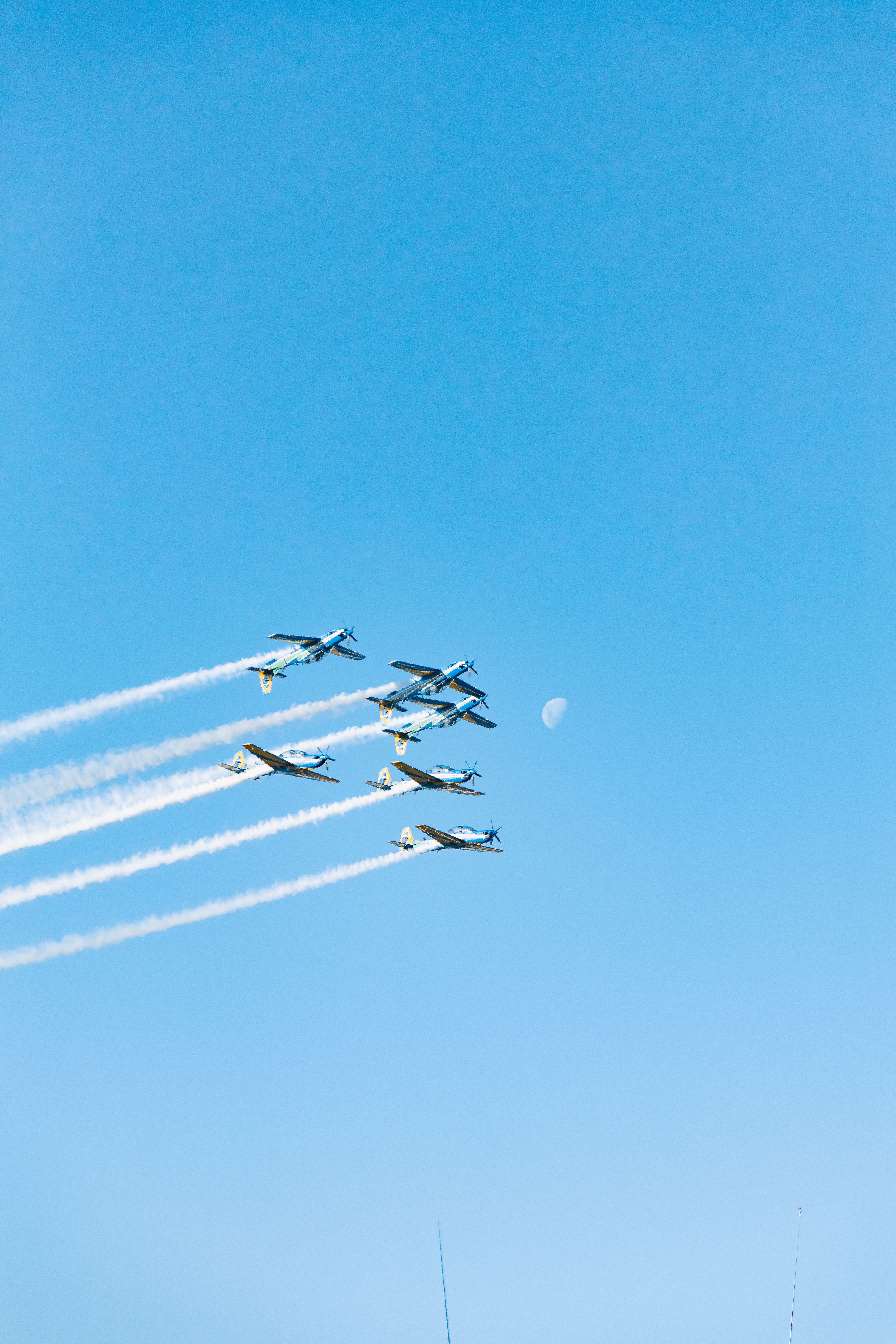Why airshow shots look sharper from the fence line — why back-button focus helps