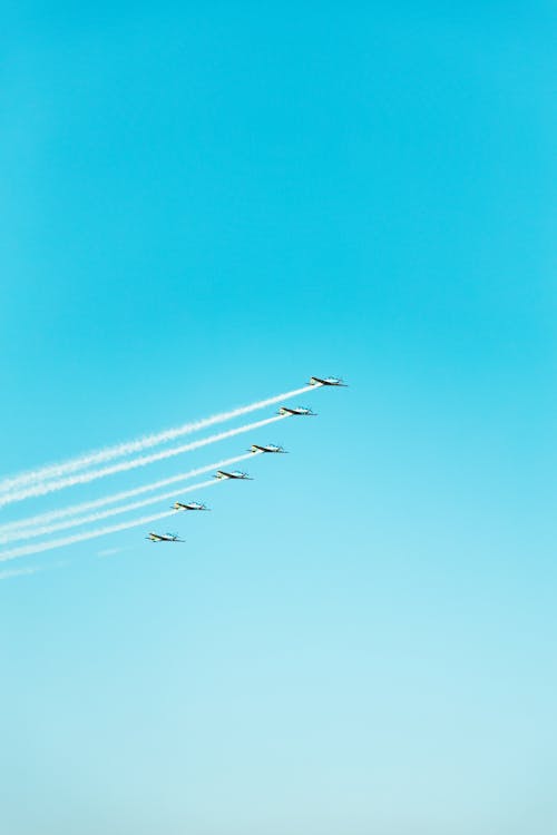 Airplanes Formation on Sky