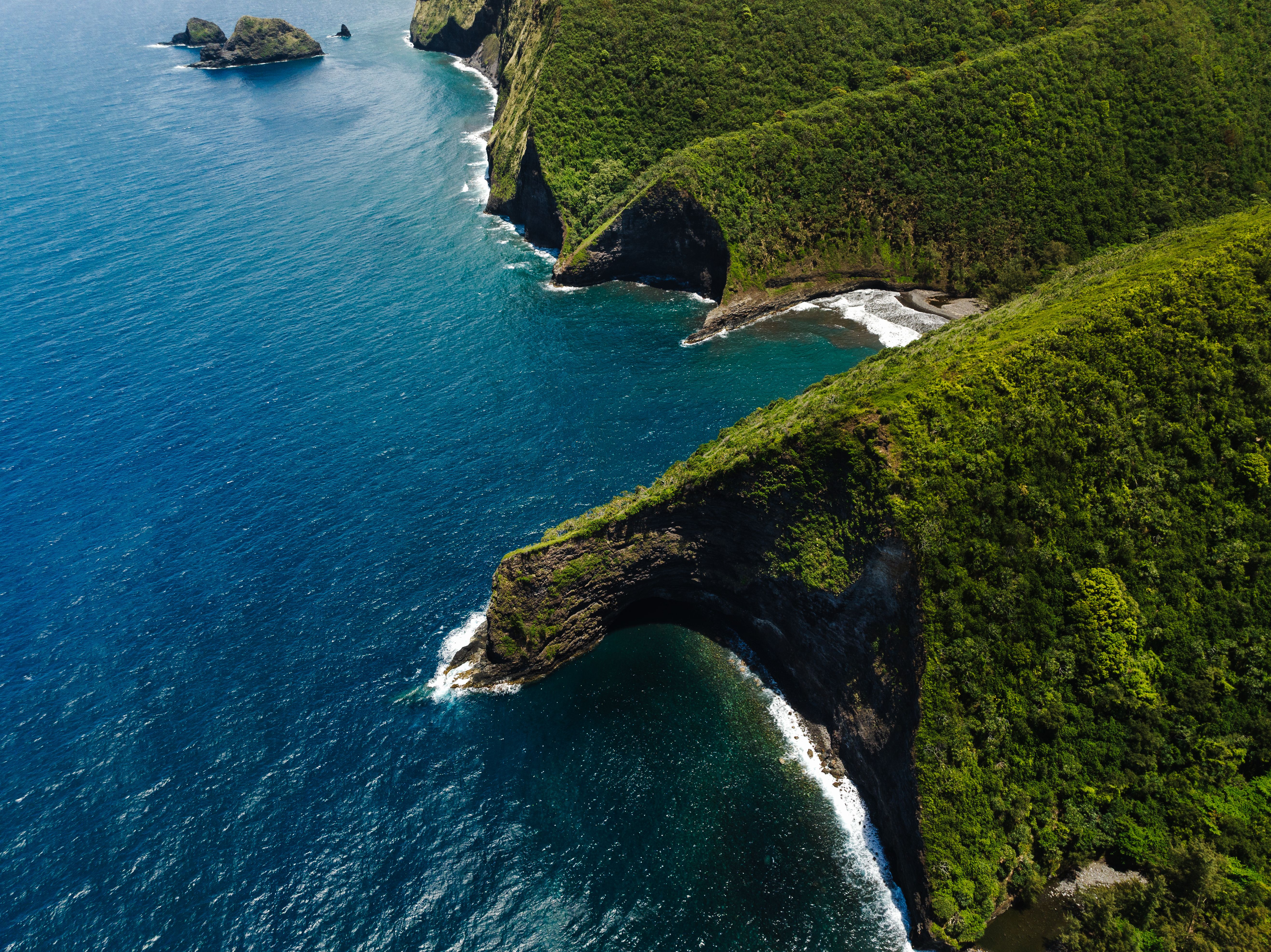 Hawaii'deki doğal kaya kemeri Holei Deniz Kemeri