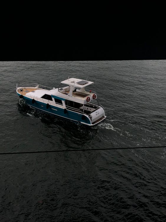 Foto profissional grátis de água, barco, cruzeiro