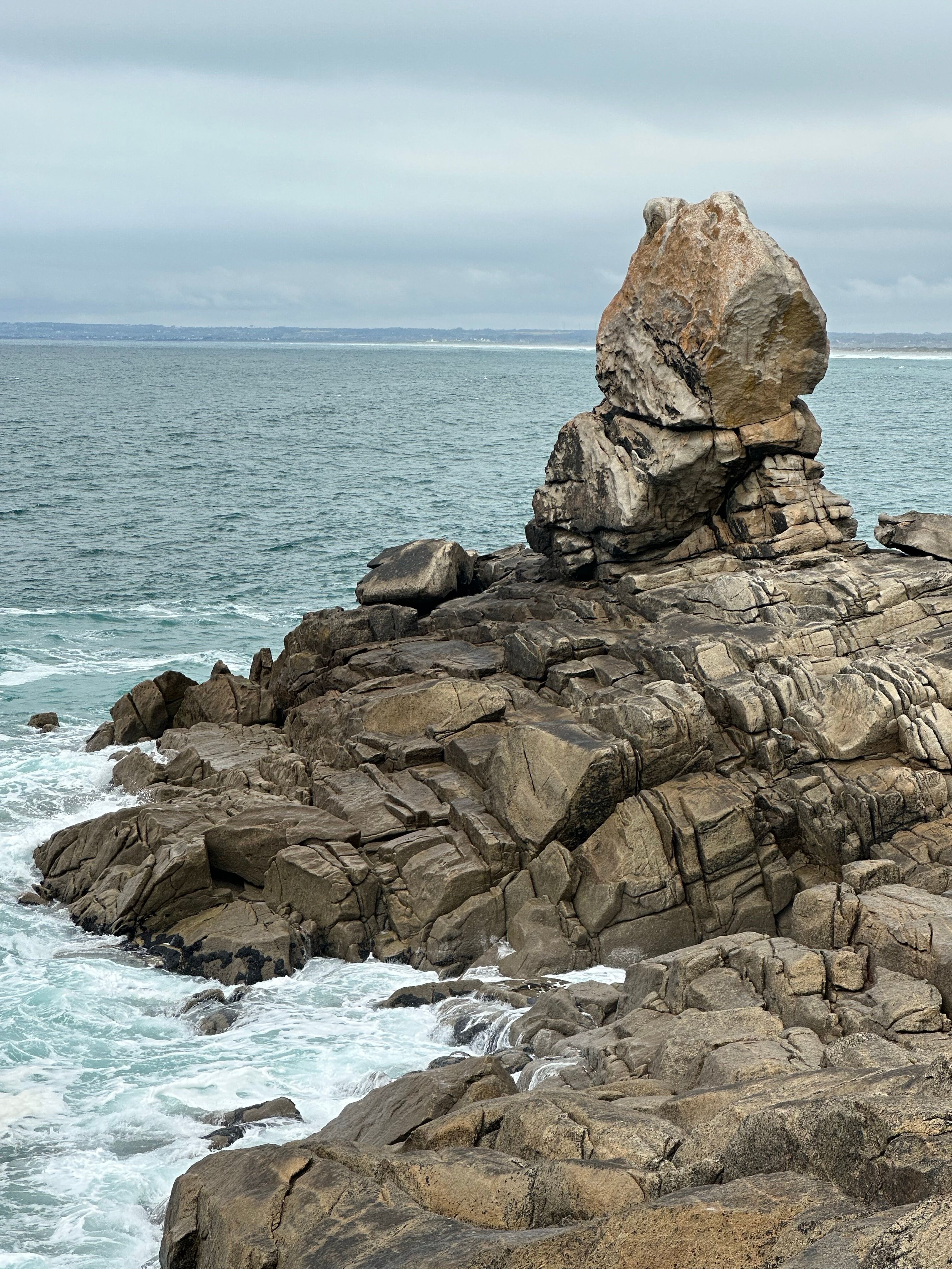 Seashore with Rock Formation · Free Stock Photo