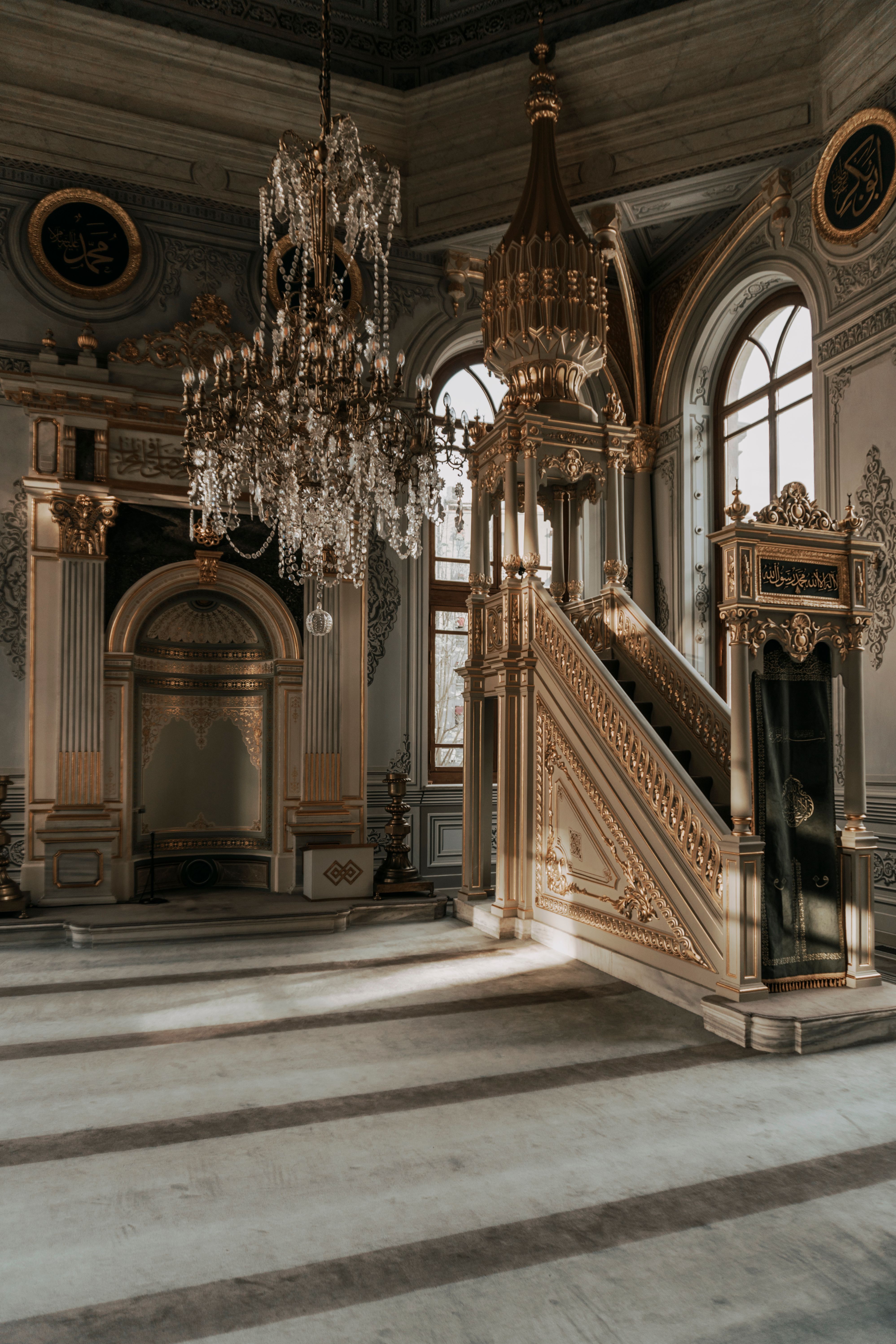 Ornamented Interior of Mosque · Free Stock Photo