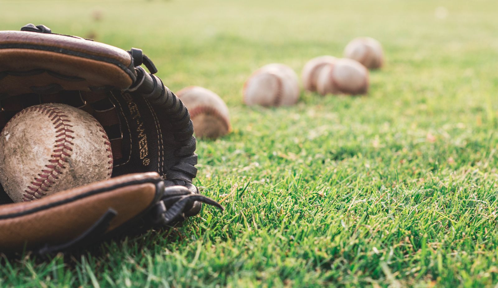 Baseball field and ball for baseball compression sleeve selection. Photo: Pexels.
