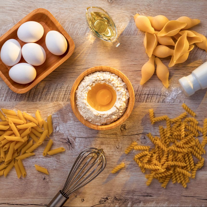 Pasta in a skillet shot from above — photo by Marcelo Verfe on Pexels