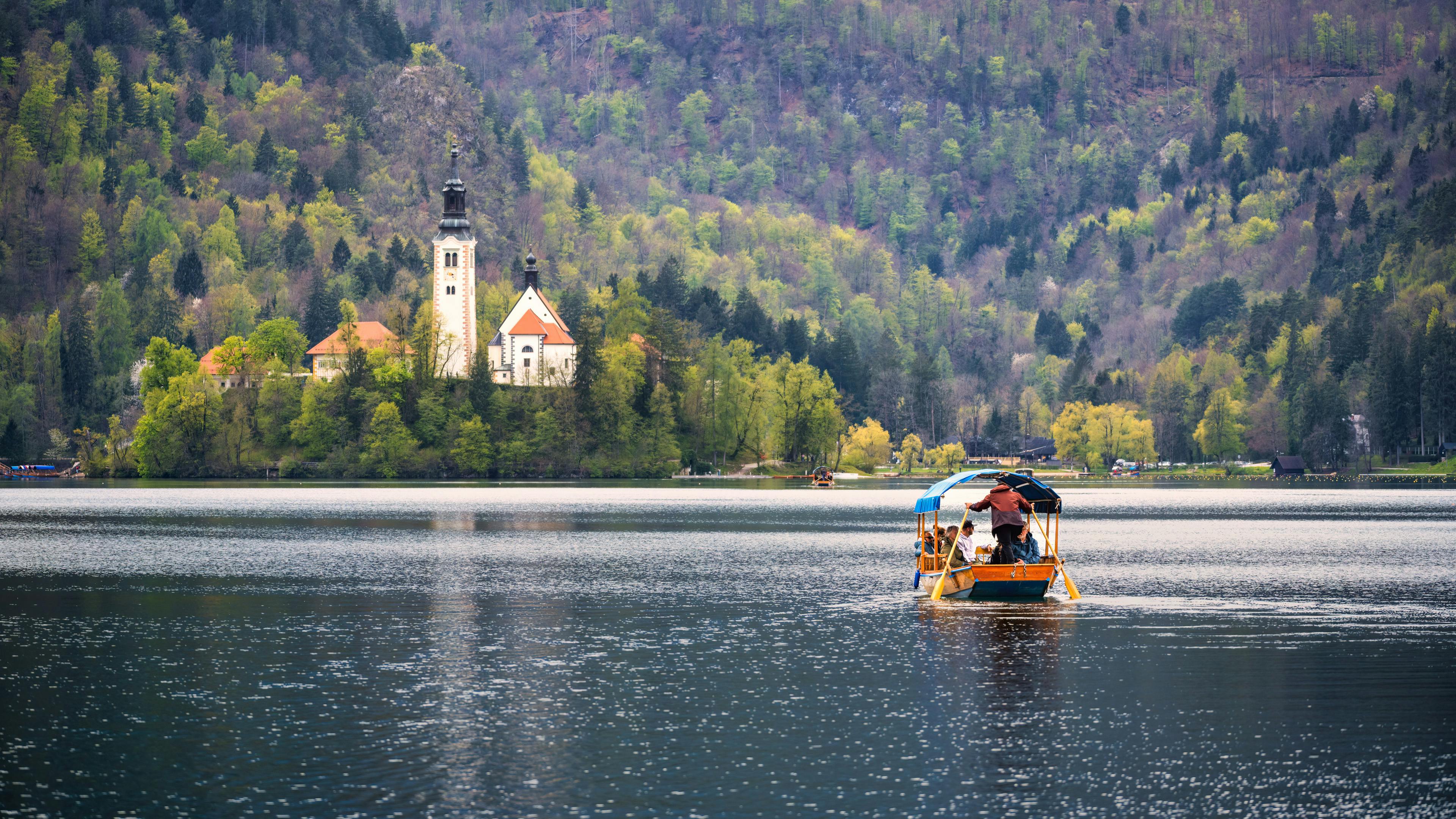 Tourist Boat on Lake Bled · Free Stock Photo