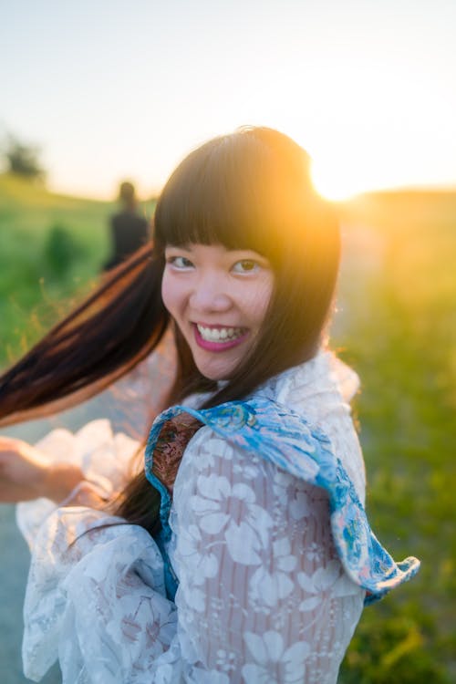 Foto profissional grátis de cabelo comprido, cabelo escuro, fotografia de moda