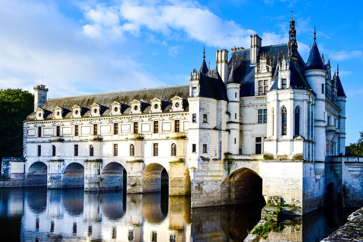 Château de Chenonceau spanning the Cher river on its arches