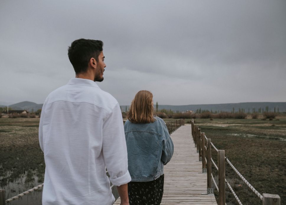 Online dating: starting a conversation on a niche platform