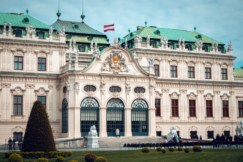 Galeria Belvedere din Viena cu arhitectură barocă și grădini elegante