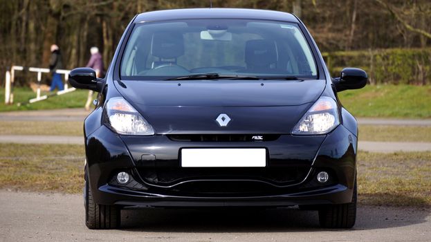 Renault Maintenance Schedule: Intervals, Engine Weak Points, and Real Costs — photo by Mike Bird