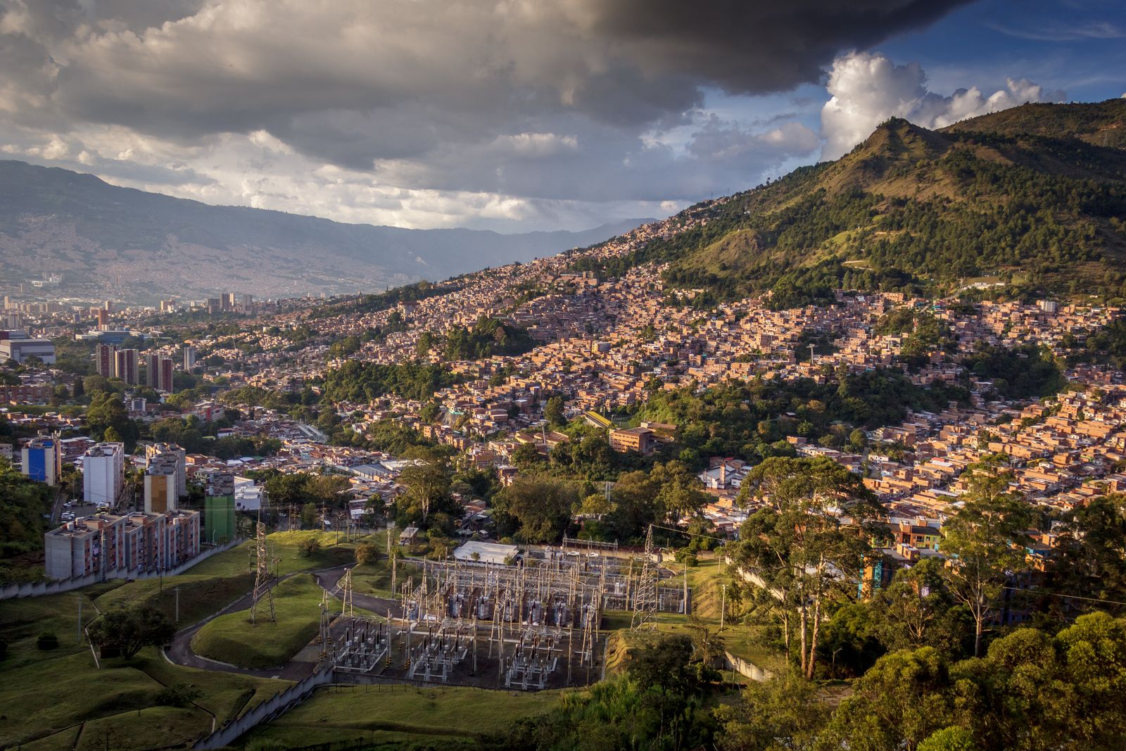 Medellín sobre las laderas del valle