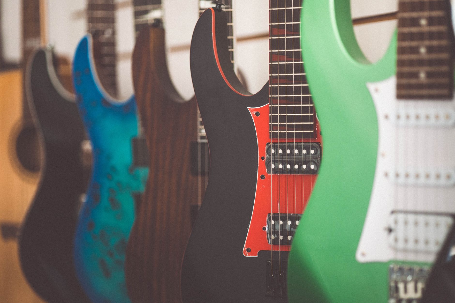 How to Choose a Guitar in 2026: Complete Buyer's Guide