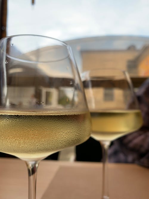 Бесплатное стоковое фото с белое вино, бокал вина, вино