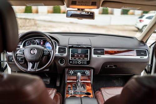 Steering Wheel and Dashboard in Dodge RAM 1500 Rebel · Free Stock