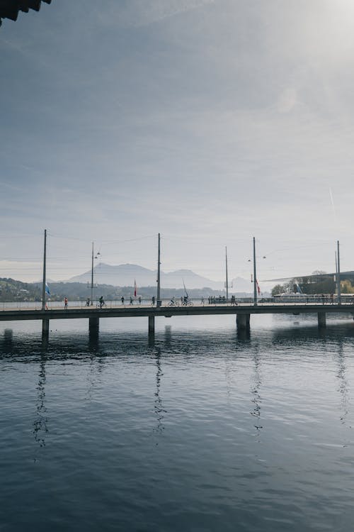 人行天橋, 山景, 湖 的 免費圖庫相片