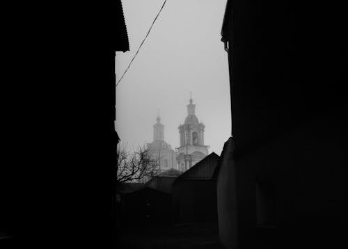 Darmowe zdjęcie z galerii z budynki, czarno-biały, kościoły