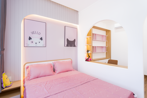 Free A cozy pink-themed bedroom with stylish decor, perfect for a modern interior design. Stock Photo