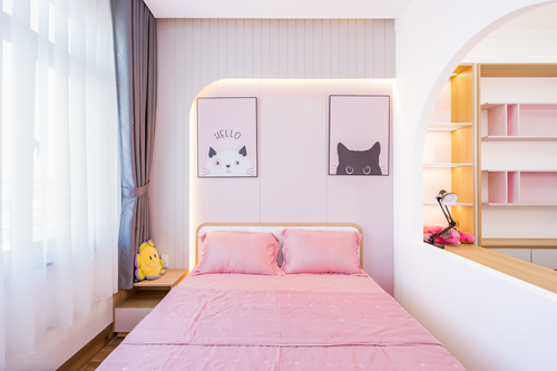 Free Bright bedroom interior with pink decor and playful cat art, perfect for a cheerful atmosphere. Stock Photo