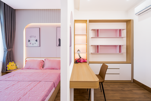 Free Stylish bedroom featuring pink bedding and a contemporary desk for a fresh interior design. Stock Photo