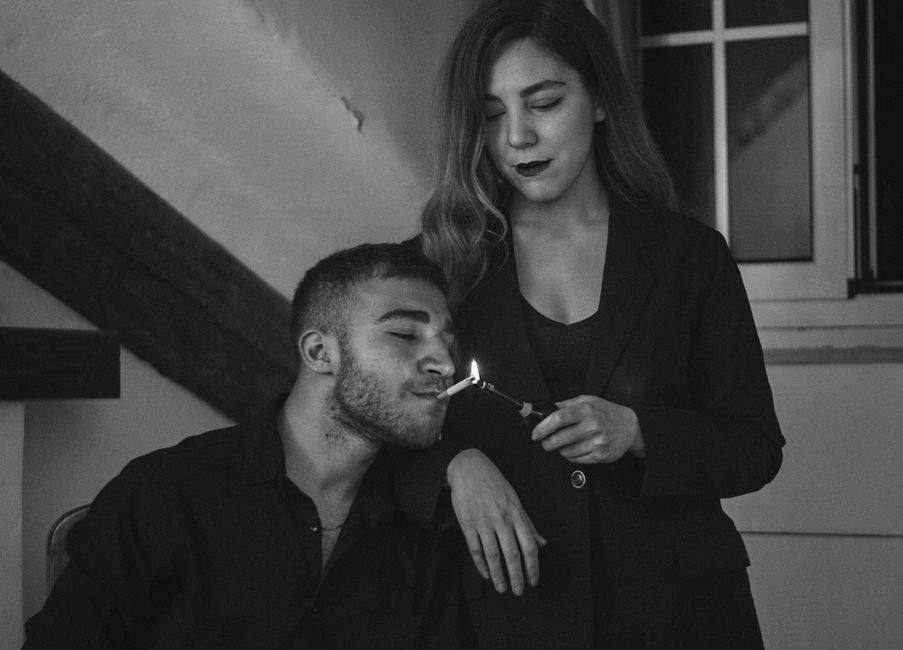 Online dating: starting a conversation on a niche platform